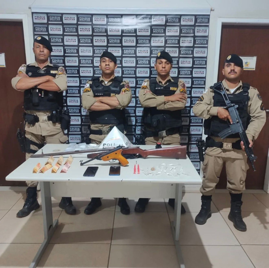 Polícia prende três pessoas por tráfico de drogas e posse ilegal de arma de fogo em Brejo, distrito de Lassance